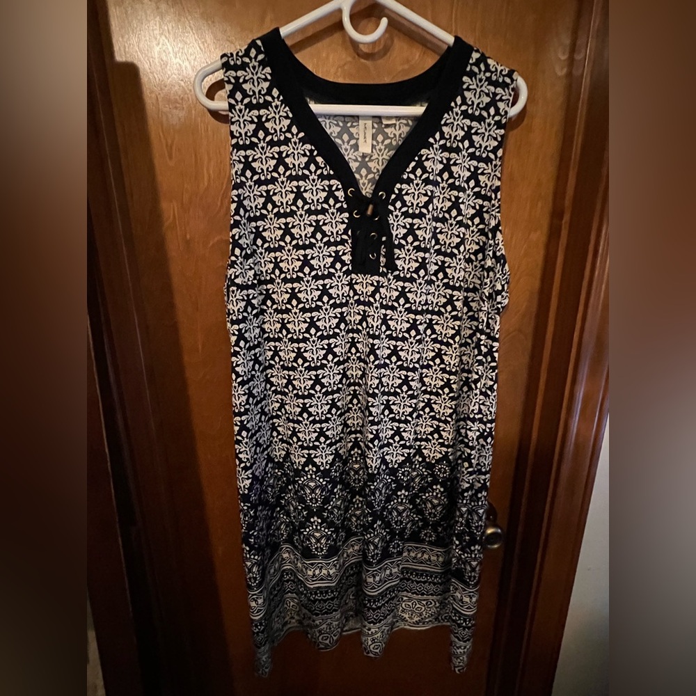 Black and White Sleeveless Dress